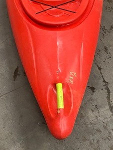 lot 12 image: Perception Impulse 10.0 Kayak