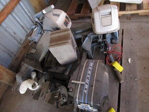 Evinrude 15hp for parts, 99 has low...