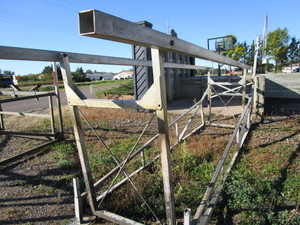 Pontoon lift - narrow -suitable for...