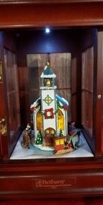 Mr. Christmas Musical Curio Cabinet