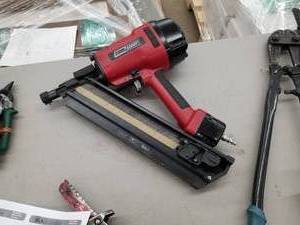 lot 420 image: Tool Shop Pneumatic 34-degree Clipped-Head  3-12 Framing Nailer  10-11GA 70-100PSI