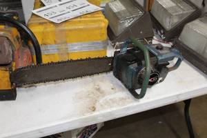 lot 453 image: Homelite Chain Saw, gas