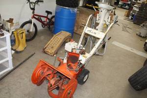 lot 472 image: Ariens Snowblower