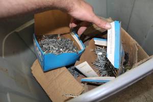 lot 505 image: Lot of Nails