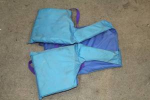 lot 493 image: Boating Vest, Adult Universal