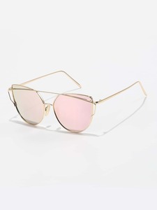 lot 25 image: Cat Eye Sunglasses