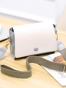 lot 33 image: Color Block Flap Crossbody Bag
