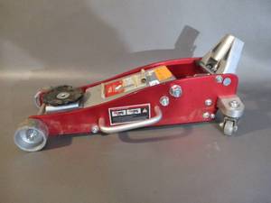 lot 2 image: TEQ Correct Service Jack