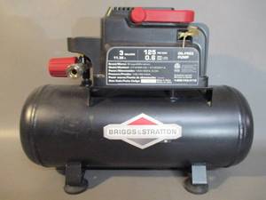 lot 26 image: Briggs and Stratton Air Compressor