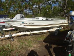 lot 1 image: 1984 Sea Nymph Boat