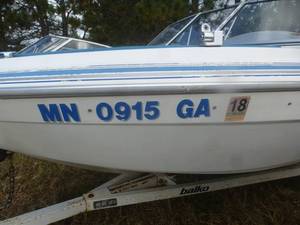 lot 5 image: 1992 Glastron Boat