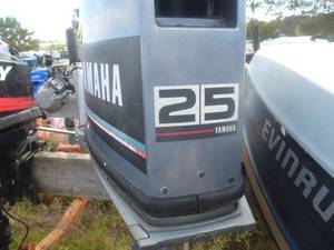 lot 38 image: Yamaha 25 Tiller
