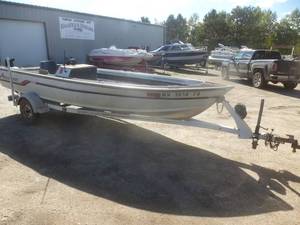 lot 47 image: 1988 Alumacraft Pro 17 Boat