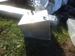 lot 52 image: Aluminum Cube Gas Tank