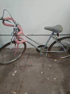 lot 107 image: Huffy Capri 10 Bike