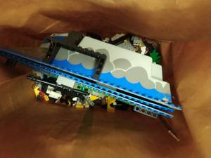 lot 160 image: Collection of Legos
