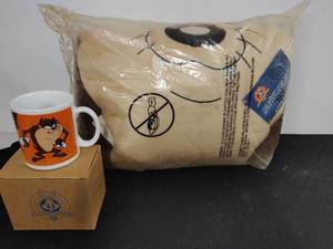 lot 95 image: Looney Tunes Taz Mug and Pillow Buddy