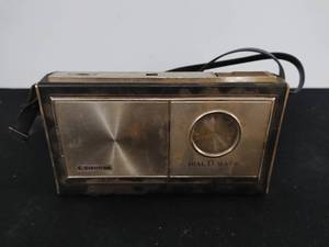 lot 131 image: Vintage Electra Dial O Matic Solid State 10 Transistor Radio