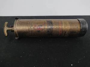 lot 132 image: Fyr-Fyter Super Model Fire Extinguisher
