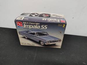 lot 28 image: Vintage Model Car- 1964 Impala SS