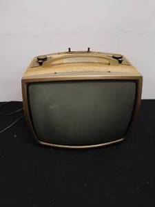 lot 9 image: Vintage Setchell-Carlson TV