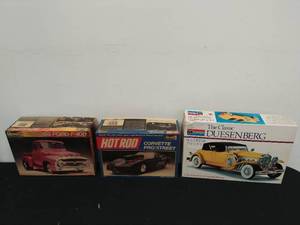 lot 33 image: Three Vintage Model Cars- 1956 Ford F100, Hot Rod Corvette ProStreet, & The Classic Duesenberg