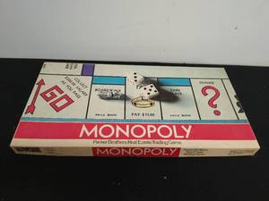 lot 50 image: Vintage 1975 Monopoly Game