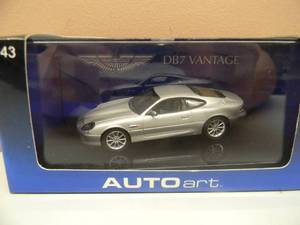 lot 3 image: 143 SCALE AUTO ART ASTON MARTIN DB7 VANTAGE - NEW IN BOX - COOL PIECE - SEE PICTURES