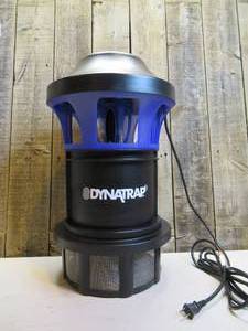 lot 13 image: Dynatrap DT1775 Outdoor Insect Trap 1 Acre Coverage
