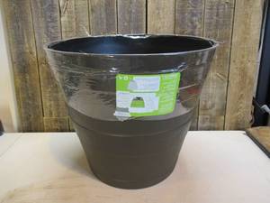 lot 55 image: Southern Patio 22 Manson Planter