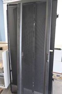 NET SHELTER SERVER RACK