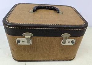 lot 339 image: Antique Overnight Case