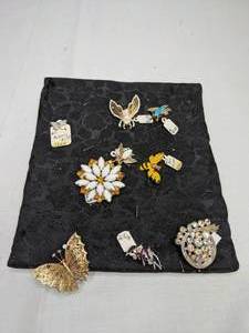 lot 319 image: Lot of 9 PinsBrooches Flowers, Butterflies, Birds & Bees