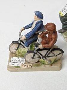 lot 834 image: Lot of 5 Vintage Figurines by The Norman Rockwell Collection & Inarco - Japan