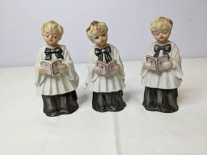 lot 300 image: Set of 3 Choir BoyCowboy Figurines