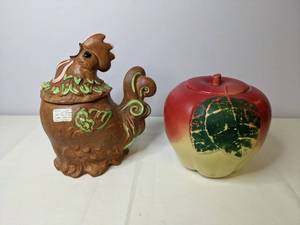 lot 297 image: Pair of Vintage Clay Cookie Jars - Rare Twin Winton Rooster Cookie Jar and Hull Blushing Apple Jar