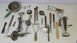 lot 326 image: Lot of Antique & Vintage Kitchen Tools