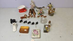 lot 323 image: Lot of Home Decor Knick Knacks, Tchotchkes and Bric-a-Brac