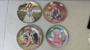 lot 340 image: Lot of 4 Collectors Plates by Tupperware, The Hamilton Collection and Pacific Art Products