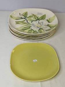 lot 224 image: Very Collectible Red Wing Hand Painted Dishes