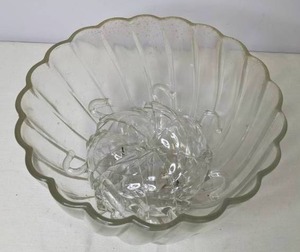 lot 230 image: Vintage Glass Punchbowl with Glasses