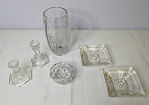 lot 231 image: Glass Candle Holders and Vase