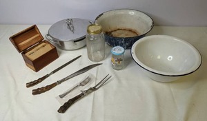 lot 234 image: Vintage Kitchen Items Carving Set, Buenilum Casserole Dish, Welchs Jar, Recipe Box and More