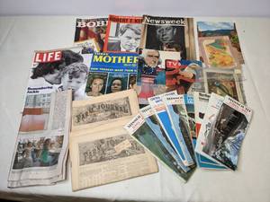 lot 209 image: Collection of 20 Vintage Newspapers, Magazines and Maps 