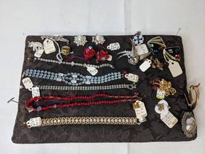 lot 312 image: Lot of Costume Jewelry, Bracelets, Earrings, Pins, Necklace