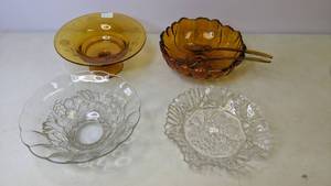 lot 301 image: Lot of 4 Glass Serving BowlsDishes