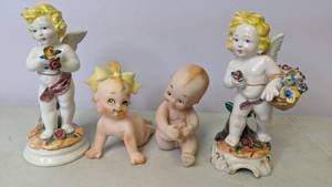 lot 309 image: Sweet Lot of 4 Little Figurines