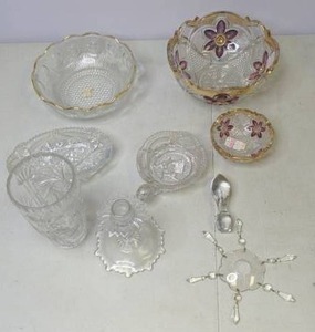 lot 332 image: Lot of 9 Antique GlassCrystal Pieces