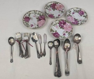 lot 245 image: Set of 4 Vintage Rogers & Bros Flatware and Decorative Plates
