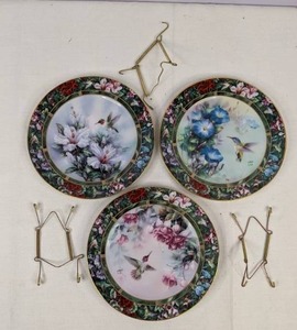 lot 242 image: Set of 3 Lena Liu Decorative Hummingbird Plates 